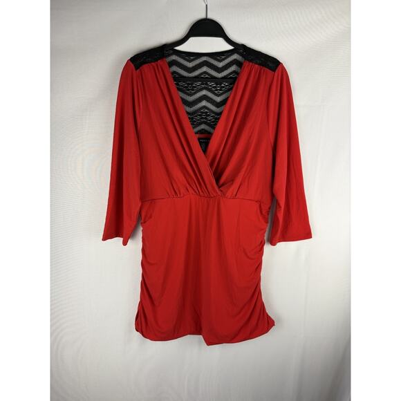 Torrid V-Neck Top Women's Size 2X Red Ruched Sides Black Lace Vamp Goth Grunge - Picture 1 of 5